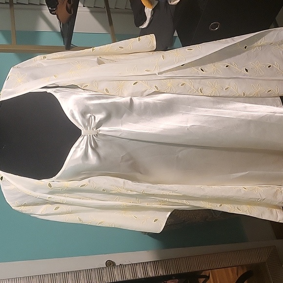 Robe with slip size Med/Small - Picture 3 of 5